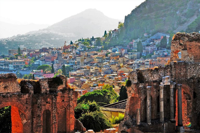 Taormina mondana e suggestiva