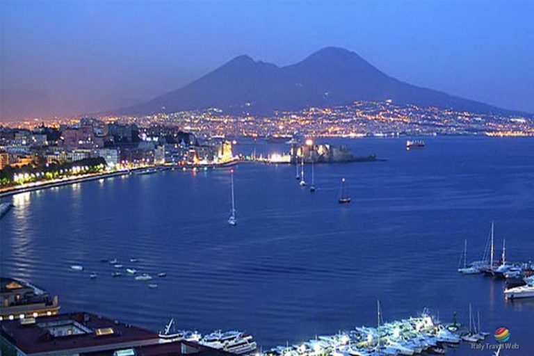 Napoli la città del sole, del mare, della vita.