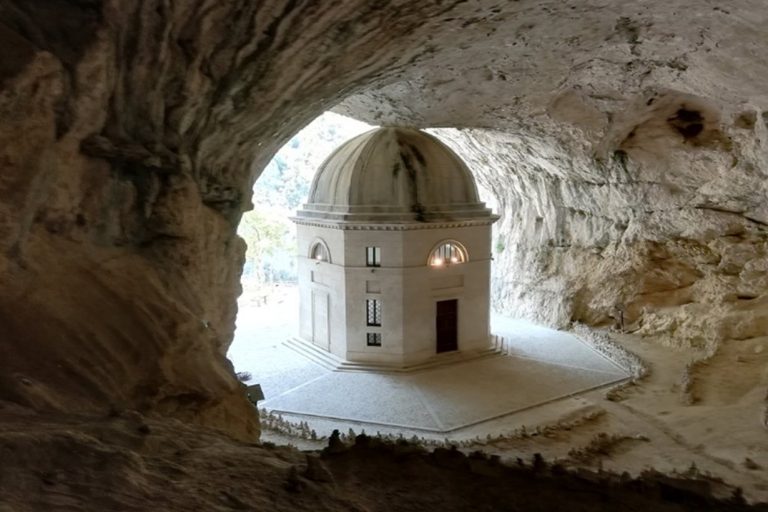 Tempio del Valadier | Genga | Parco Gola della Rossa e di Frasassi