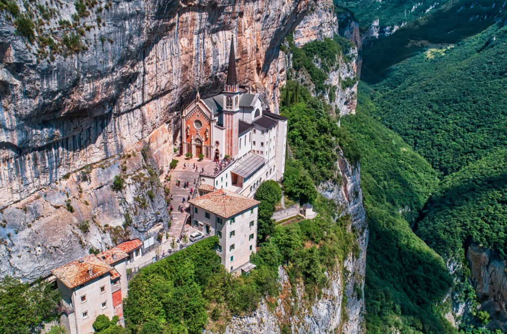 Santuario della Madonna della corona